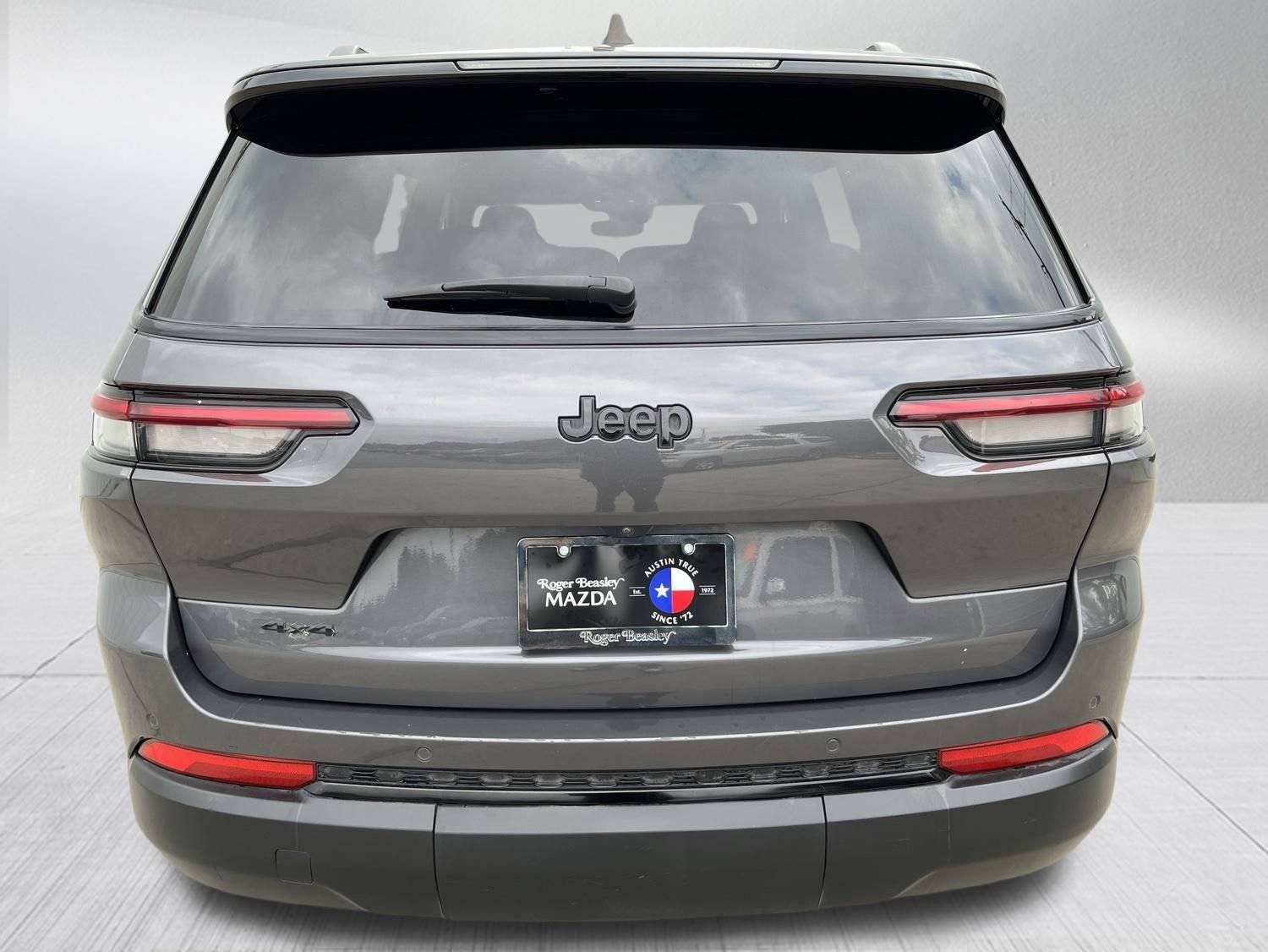 Used 2023 Jeep Grand Cherokee L Laredo AWD/4WD image 7