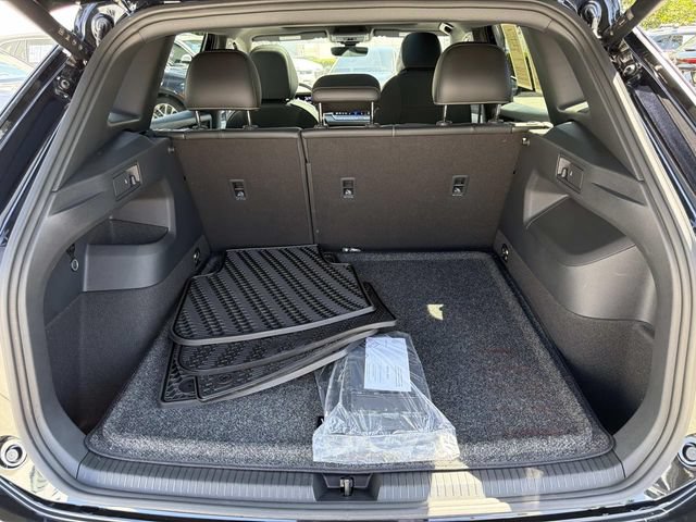 Certified 2025 Volkswagen Tiguan SE R-Line FWD image 5