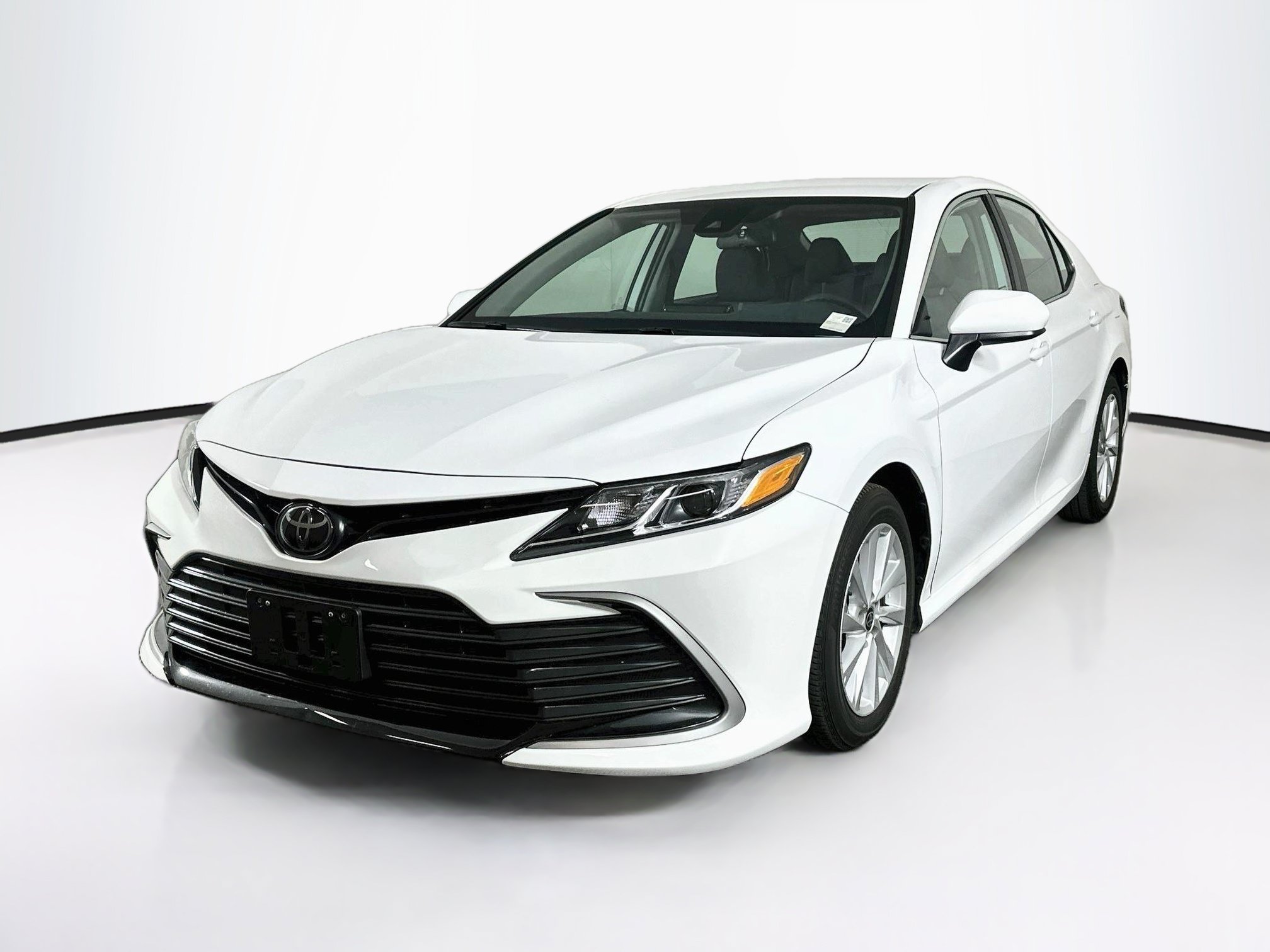 Used 2023 Toyota Camry LE FWD image 3