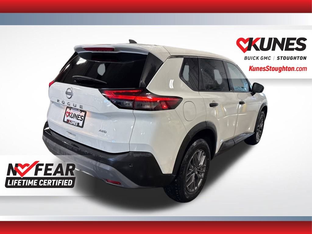 Used 2023 Nissan Rogue S image 11