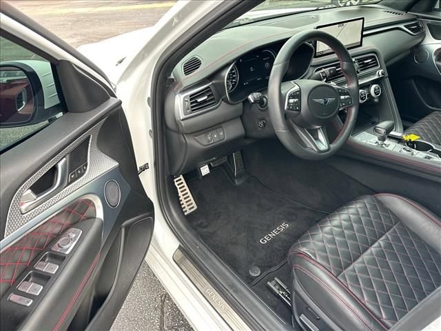 Used 2023 Genesis G70 3.3T image 13