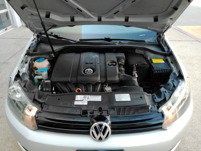 Used 2012 Volkswagen Golf 4-Door FWD image 47