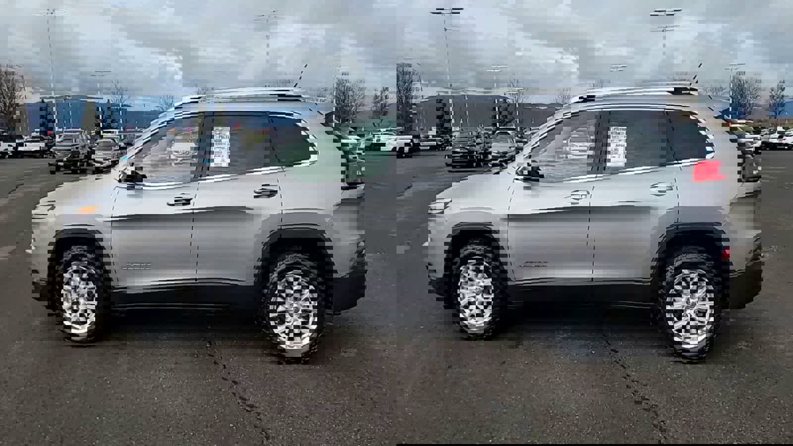 Used 2016 Jeep Cherokee Latitude image 5