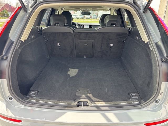 Used 2025 Volvo XC60 B5 Plus AWD/4WD image 12