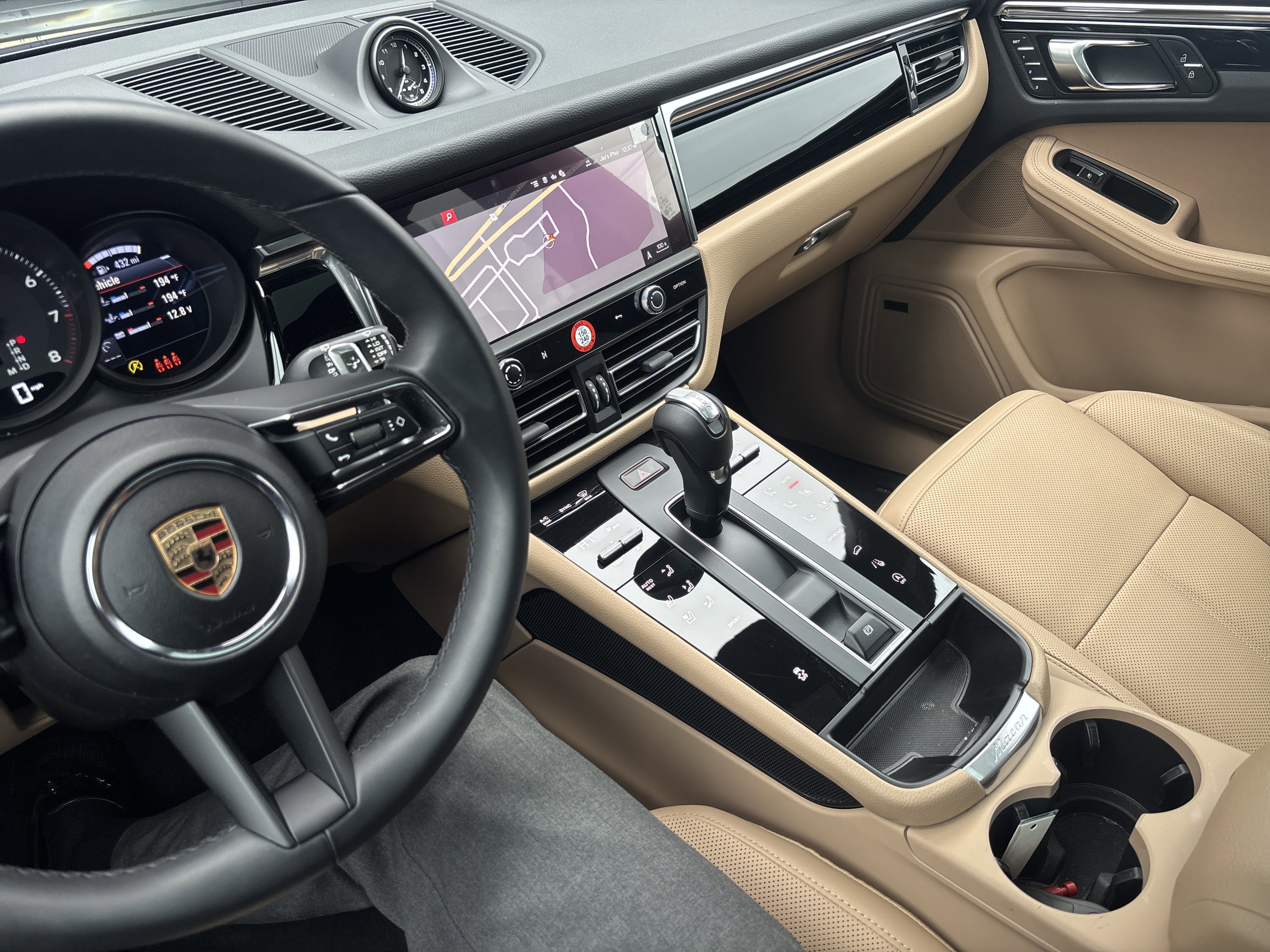 Certified 2025 Porsche Macan image 17