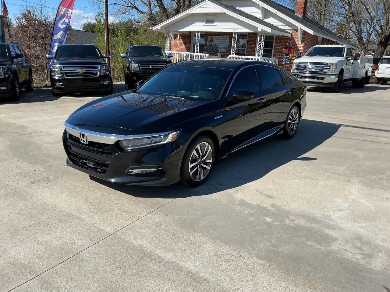 Used 2019 Honda Accord Touring image 2