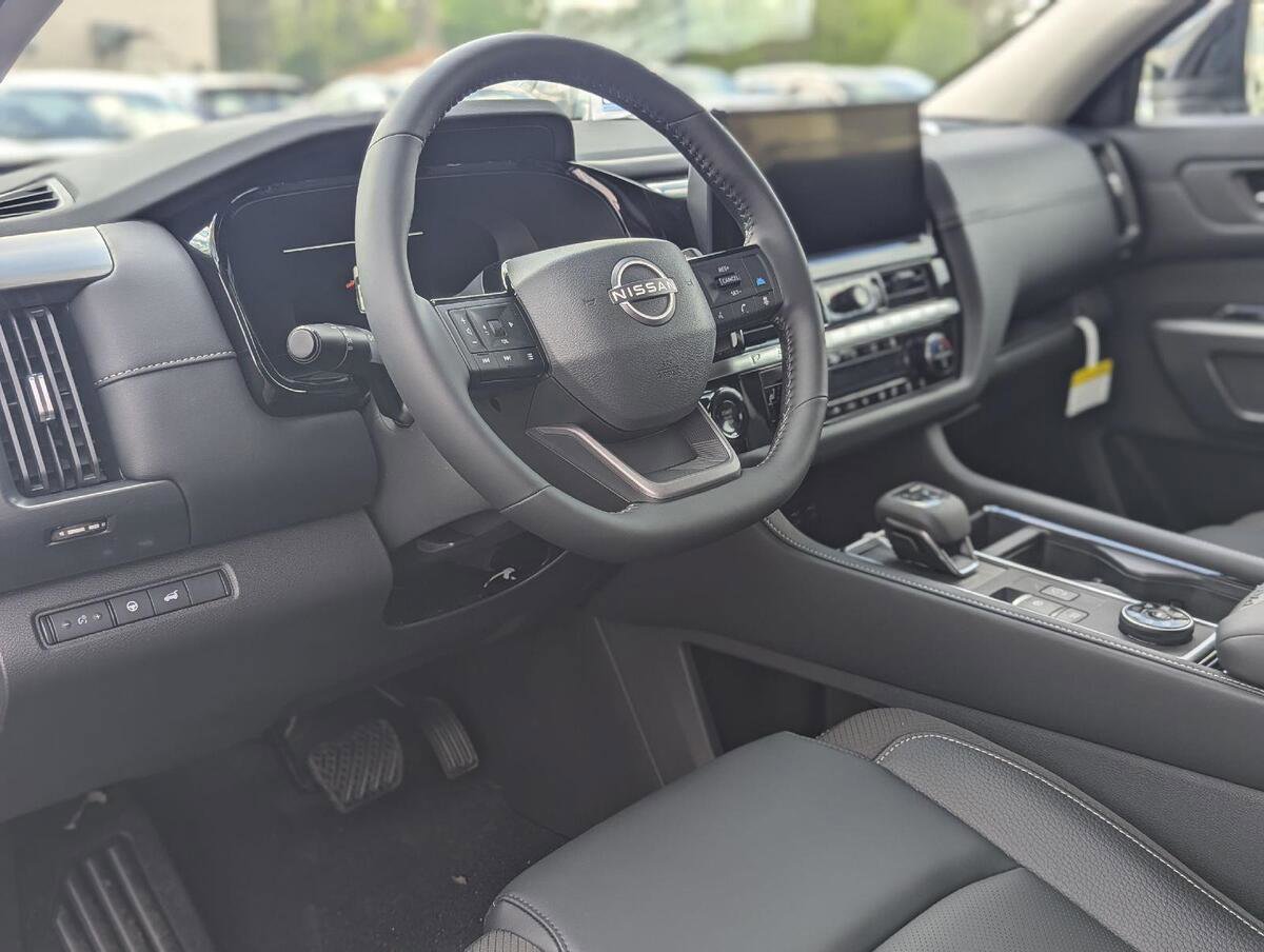 New 2026 Nissan Pathfinder SL AWD/4WD image 16