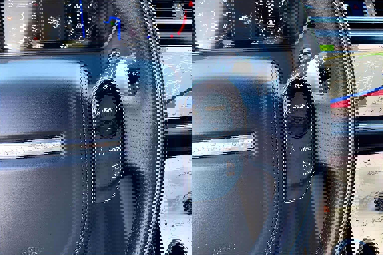 Used 2020 Land Rover Range Rover Velar R-Dynamic HSE image 21