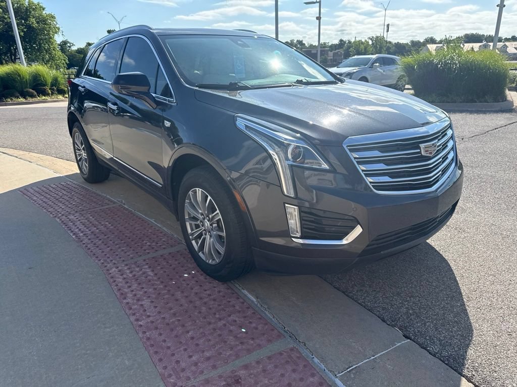 Used 2017 Cadillac XT5 Luxury w/ Driver Awareness Package FWD image 3
