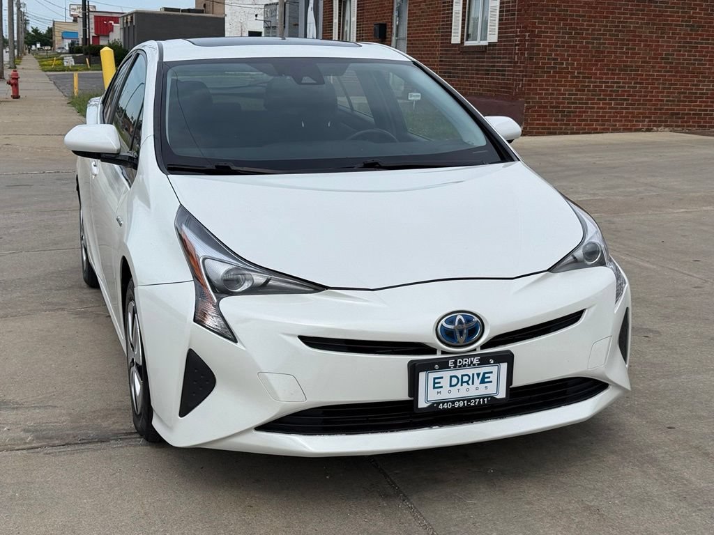 Used 2017 Toyota Prius Three w/ Advanced Technology Package FWD image 3