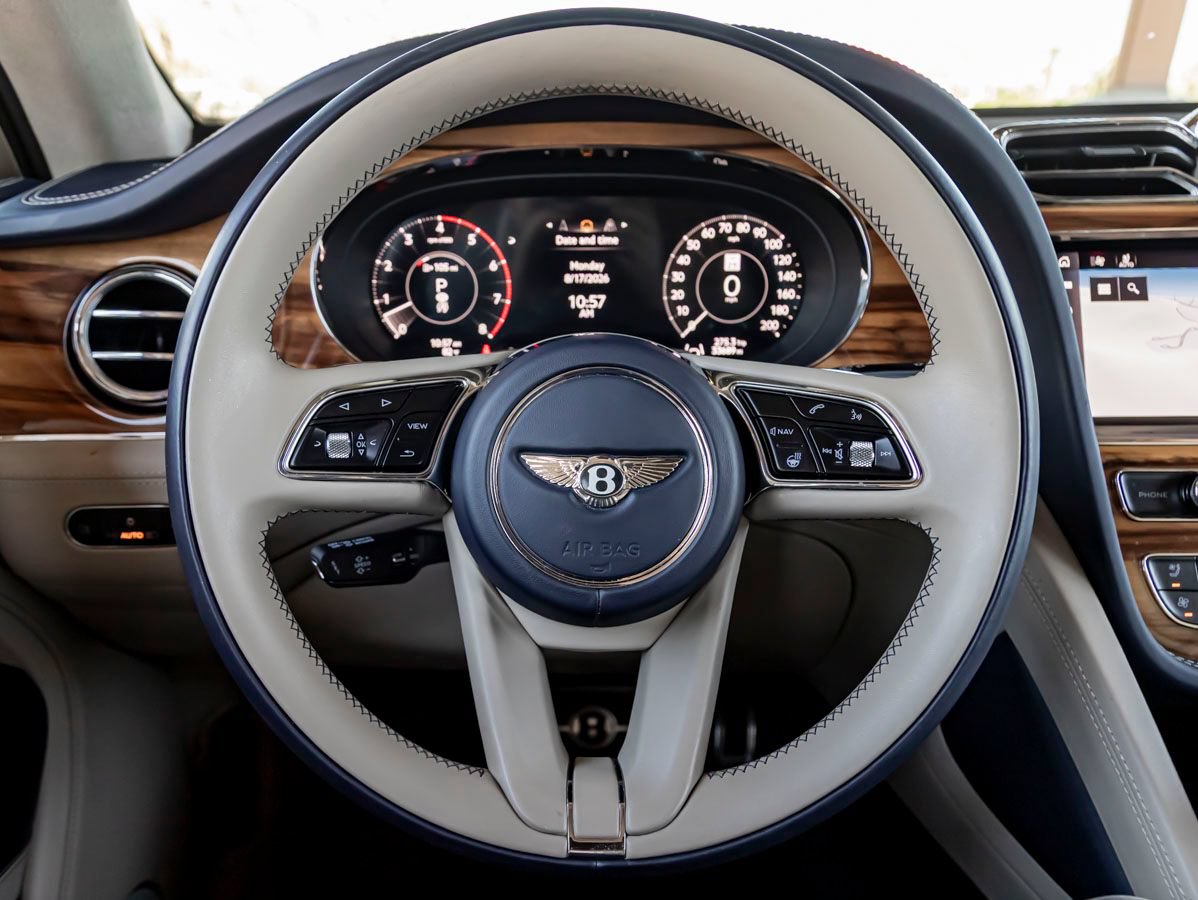 Used 2024 Bentley Bentayga AWD/4WD image 21