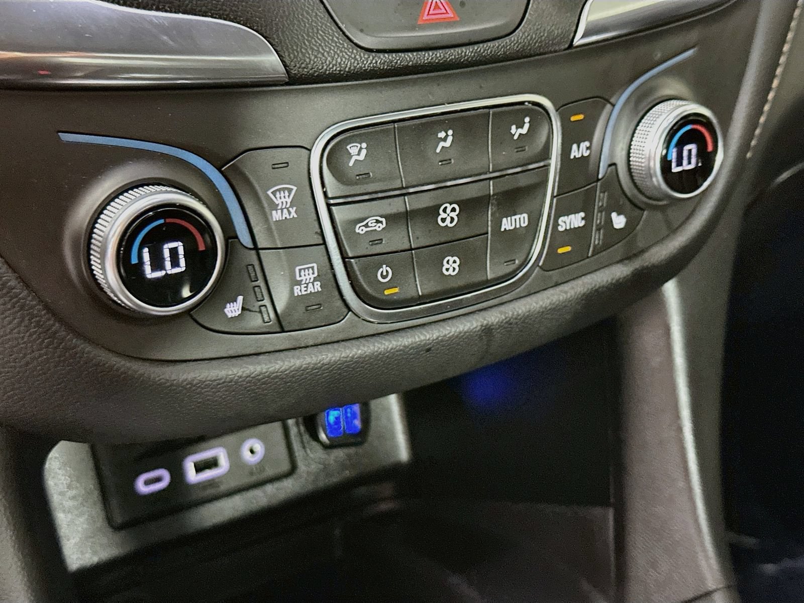 Used 2021 Chevrolet Equinox Premier AWD/4WD image 17