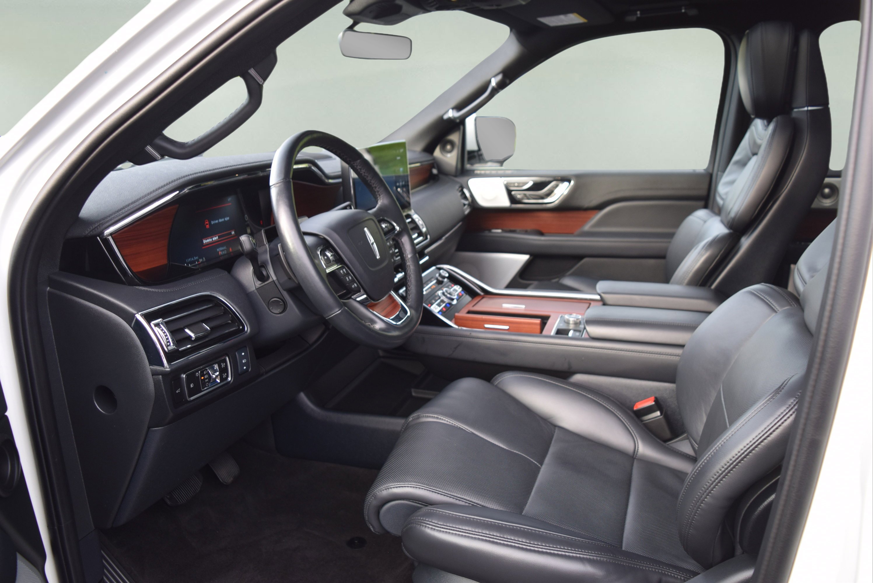 Used 2024 Lincoln Navigator L Reserve image 11