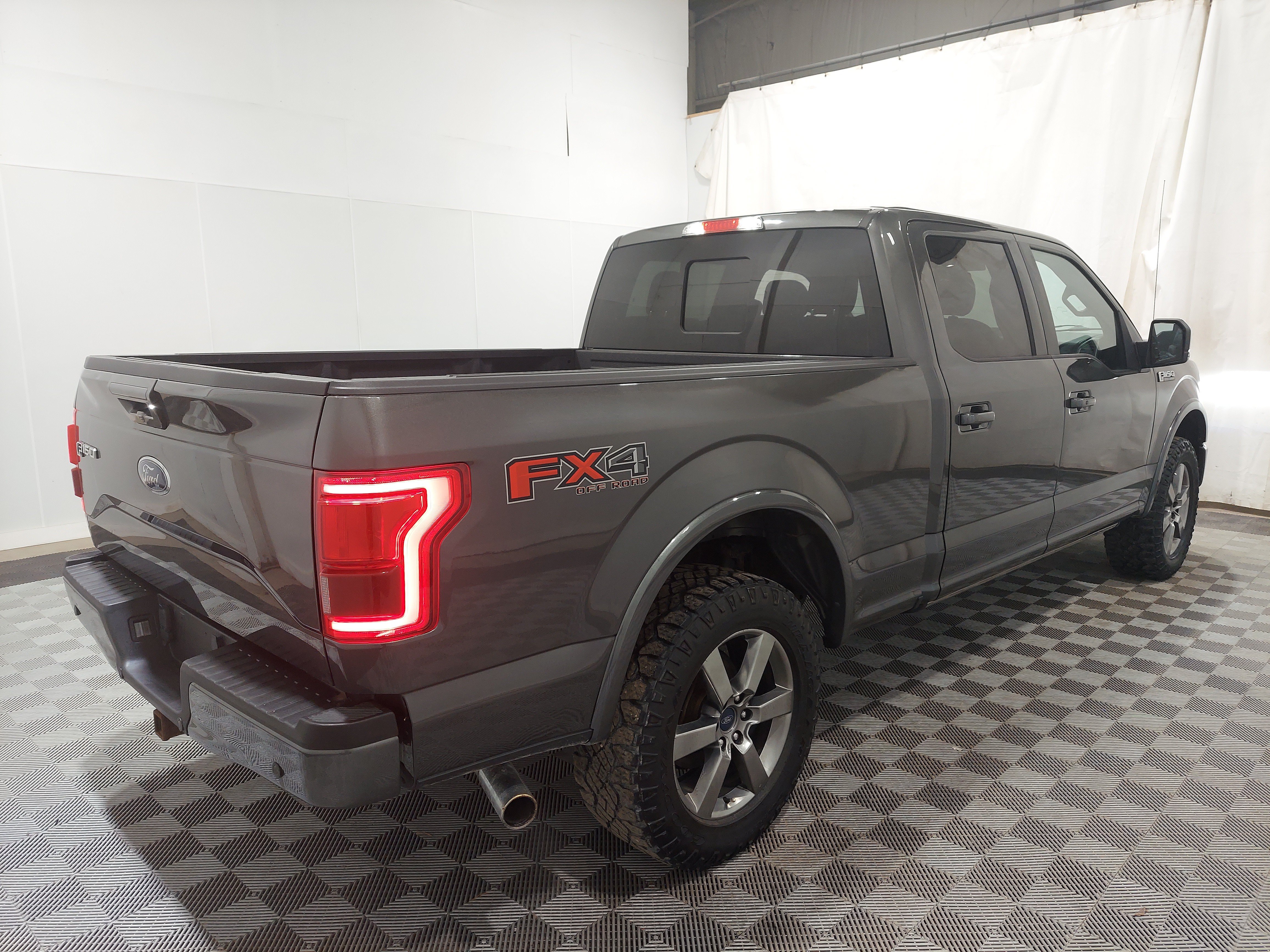 Used 2015 Ford F150 Lariat w/ Equipment Group 502A Luxury AWD/4WD image 3