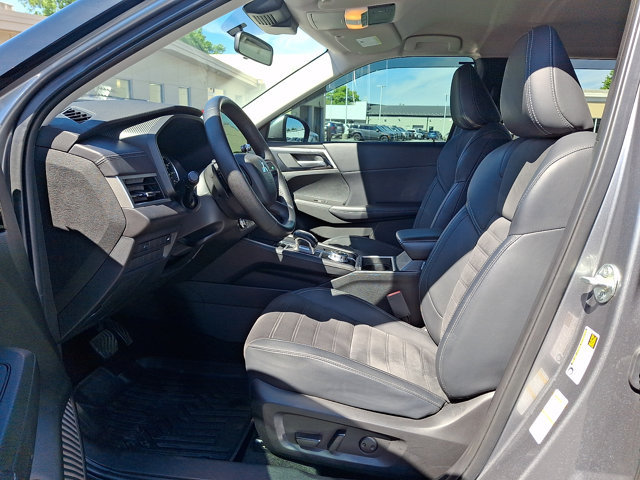 Used 2024 Mitsubishi Outlander SE AWD/4WD image 13