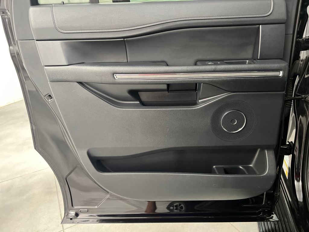 Used 2024 Ford Expedition Max XLT image 16