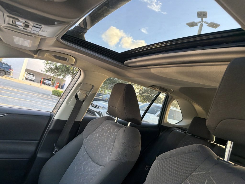 Used 2021 Toyota RAV4 XLE w/ Convenience Package FWD image 14