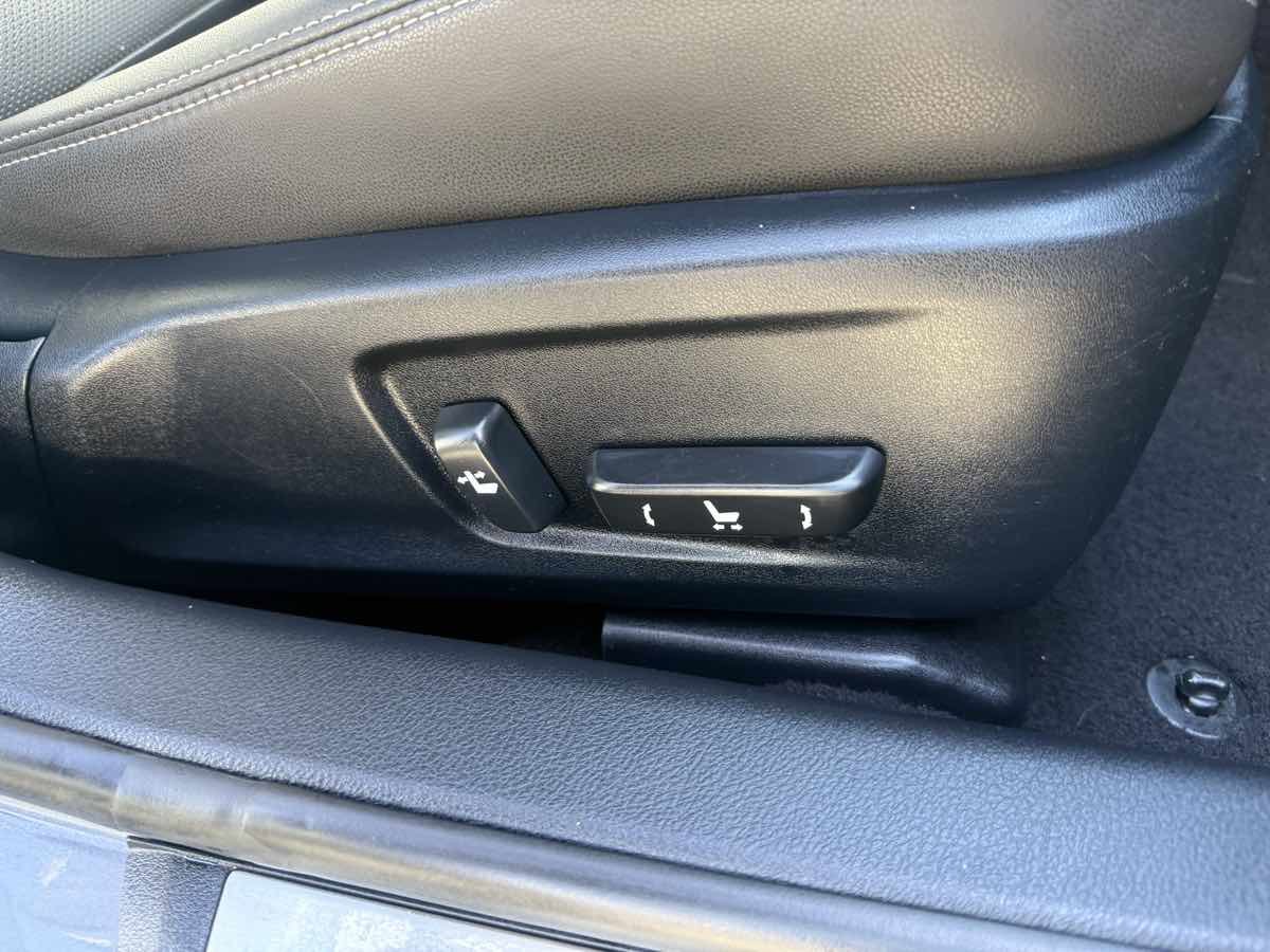 Used 2016 Lexus IS 200t image 37