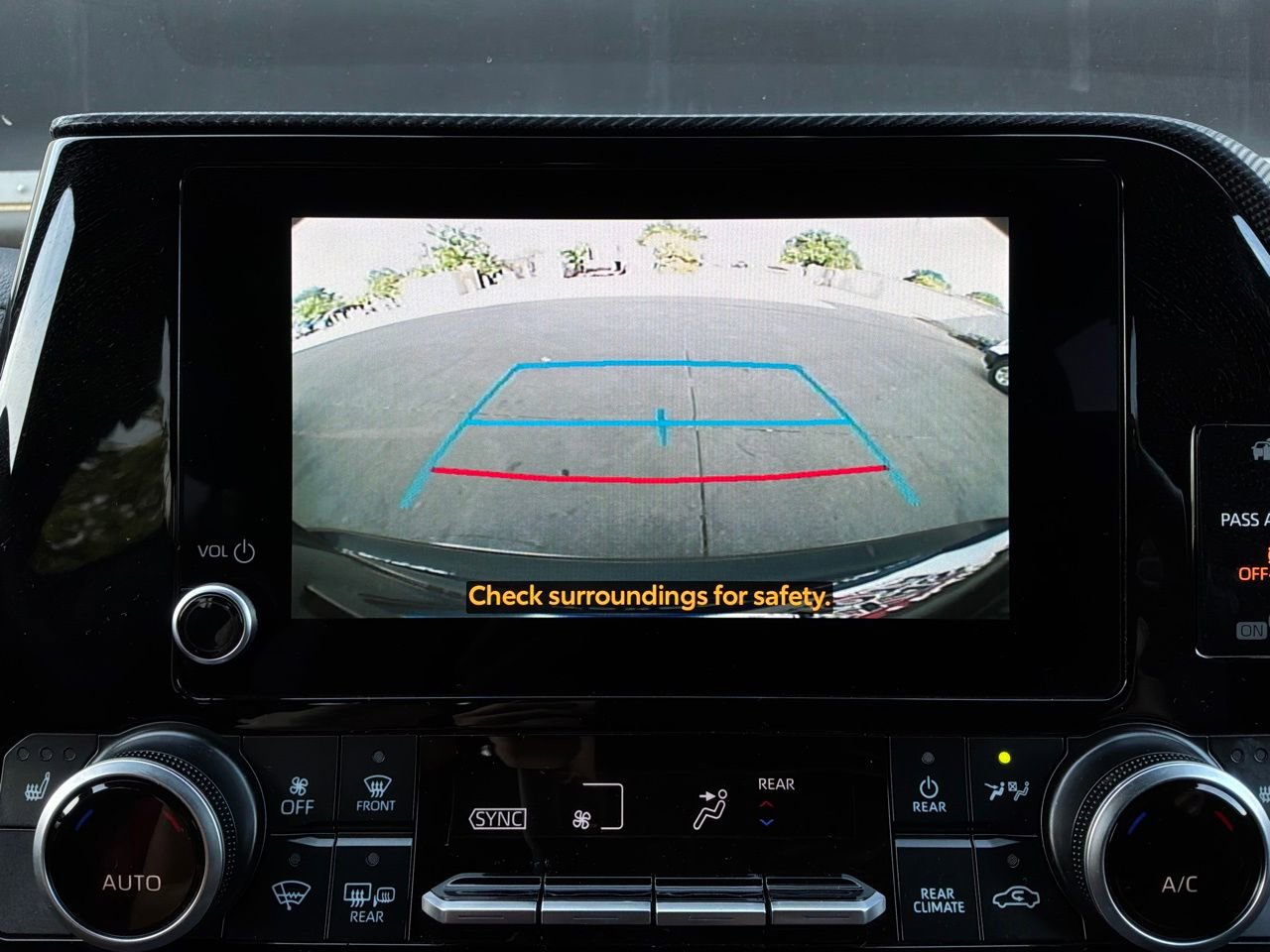 Used 2025 Toyota Highlander XSE AWD/4WD image 36