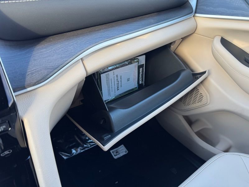 New 2025 Jeep Grand Cherokee Limited w/ Black Appearance Package image 26