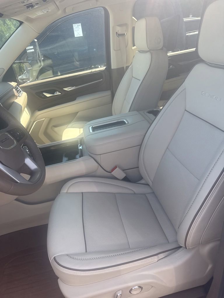 Used 2024 GMC Yukon Denali w/ Denali Reserve Package AWD/4WD image 17