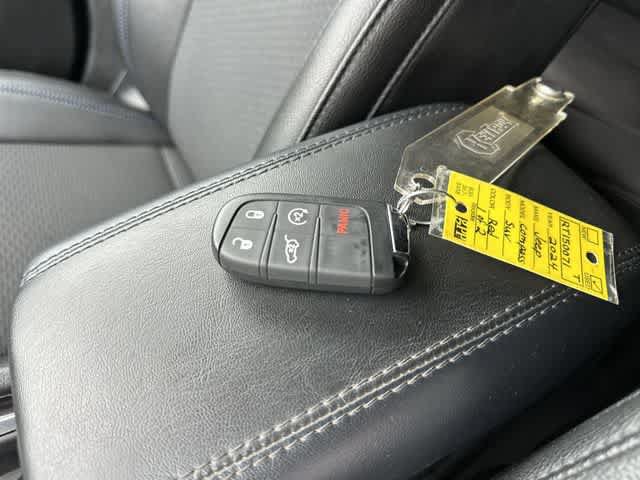 Used 2024 Jeep Compass Latitude w/ Convenience Group AWD/4WD image 32