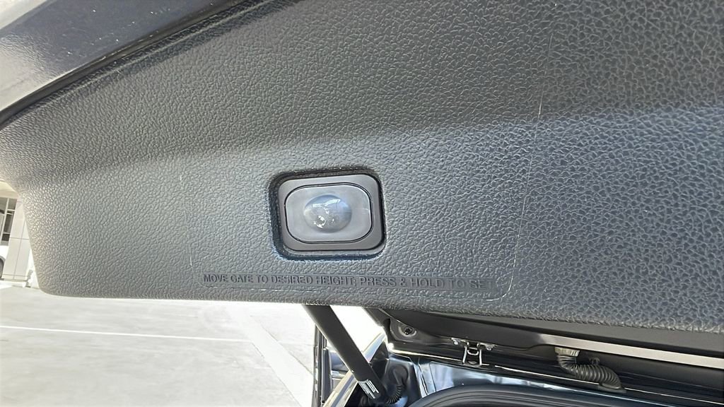 Used 2019 Ford Explorer Limited w/ Class III Trailer Tow Package FWD image 31