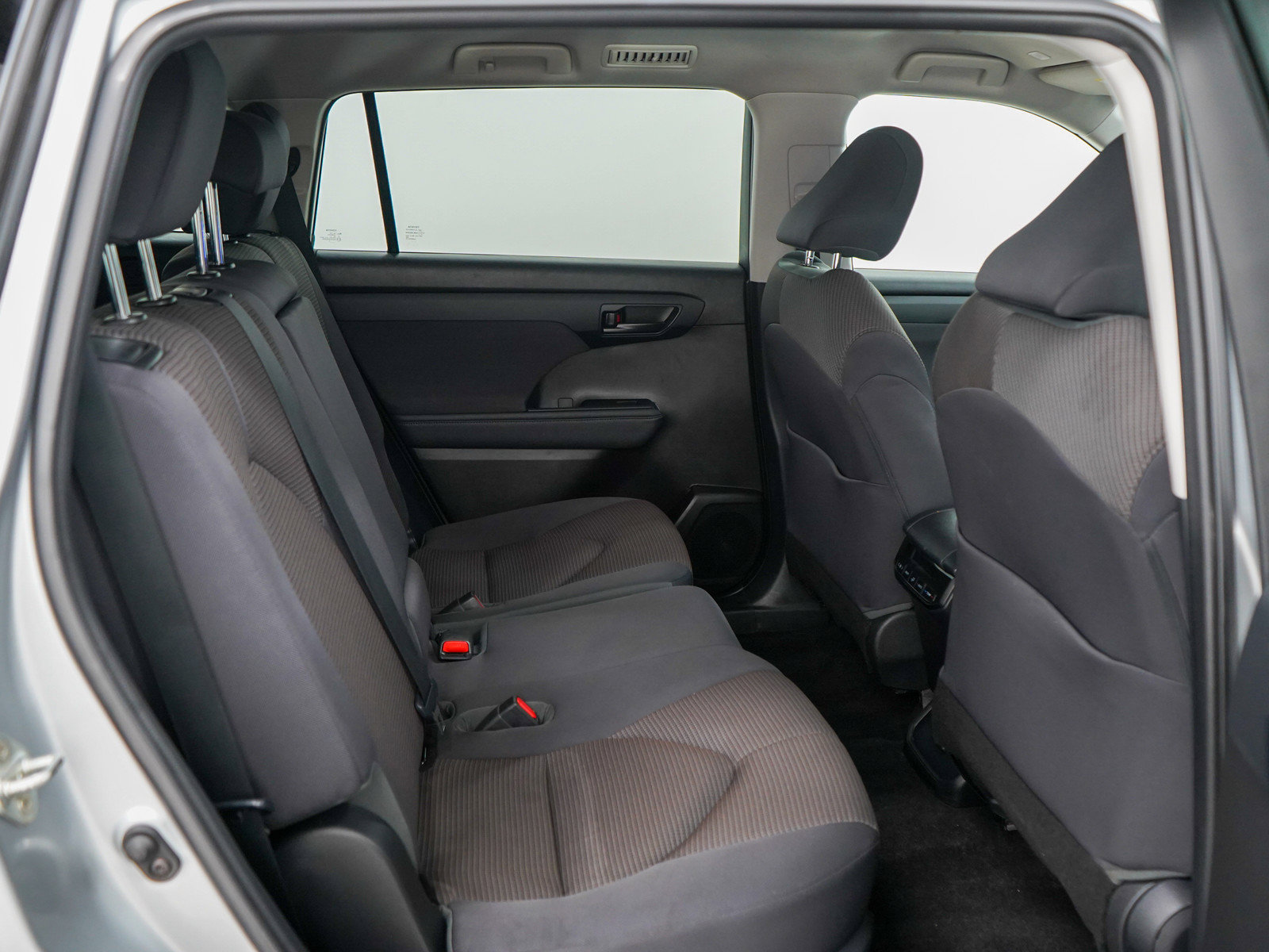 Used 2023 Toyota Highlander L AWD/4WD image 13