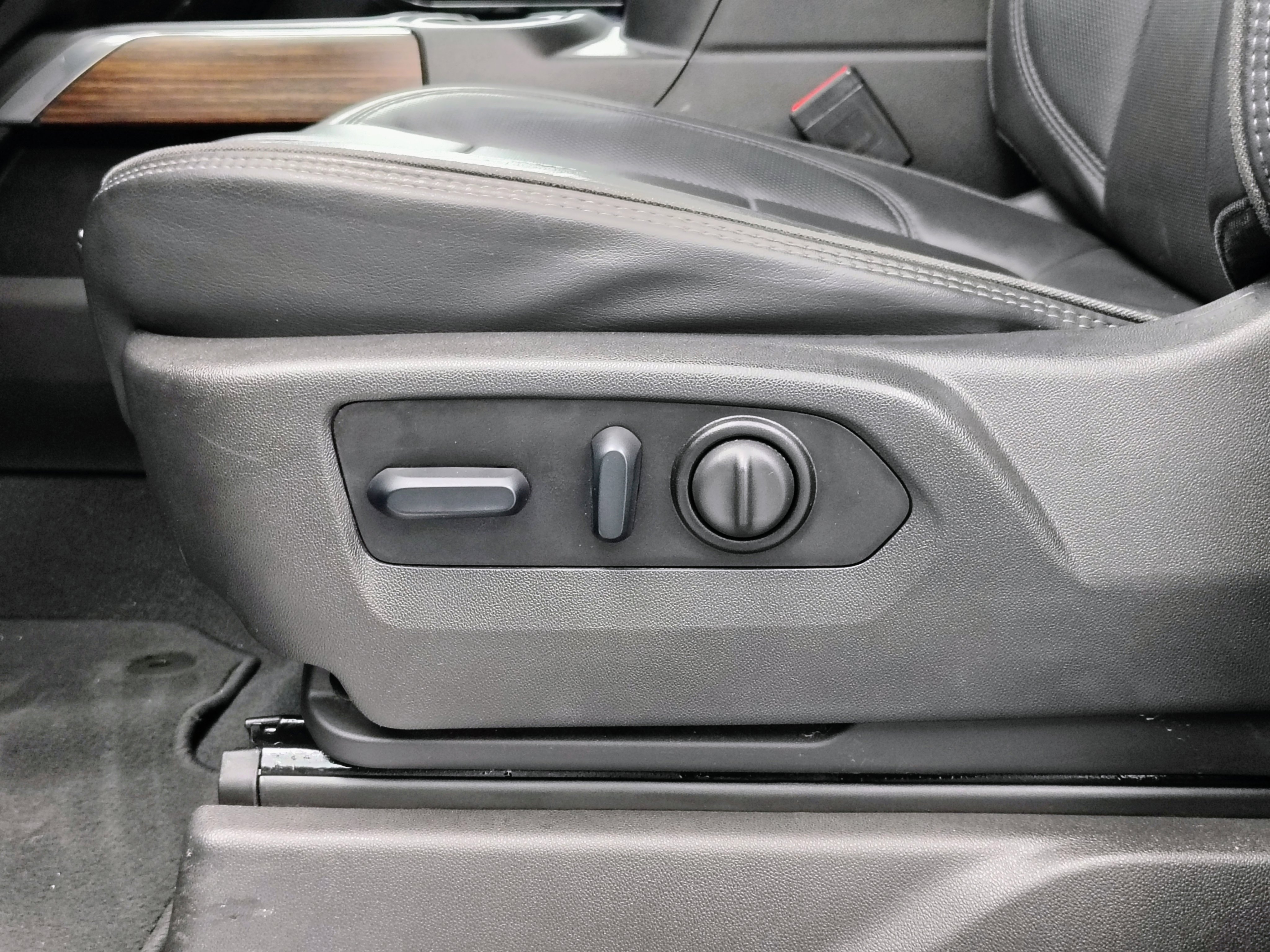 Used 2022 Chevrolet Silverado 3500 High Country w/ Technology Package image 27