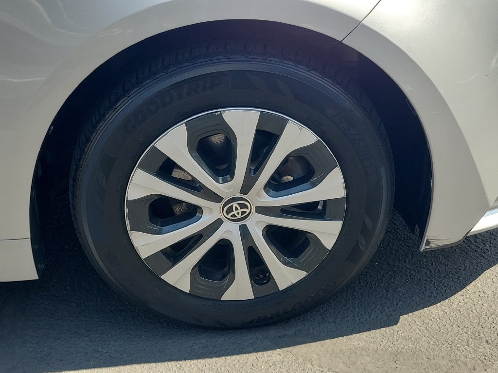 Used 2022 Toyota Corolla LE w/ Carpet Mat Package (TMS) FWD image 6