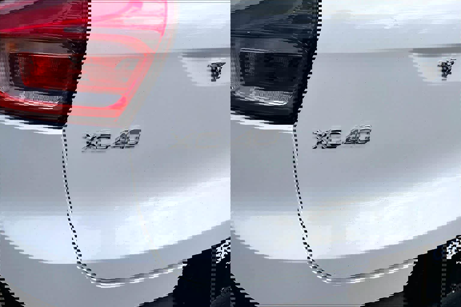 Certified 2023 Volvo XC40 B5 Plus w/ Climate Package image 31