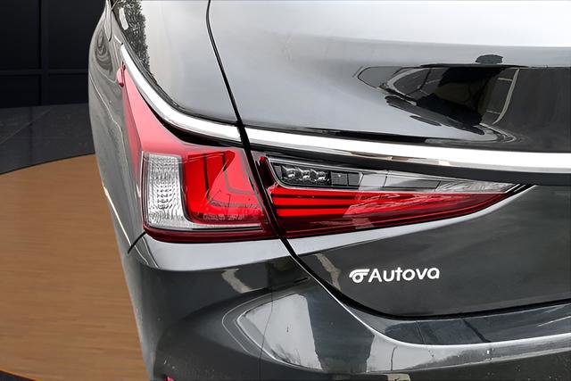 Used 2023 Lexus ES 350 w/ Accessory Package (Z2) image 31