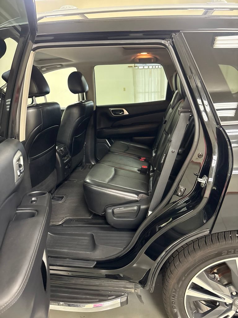 Used 2020 Nissan Pathfinder Platinum AWD/4WD image 22