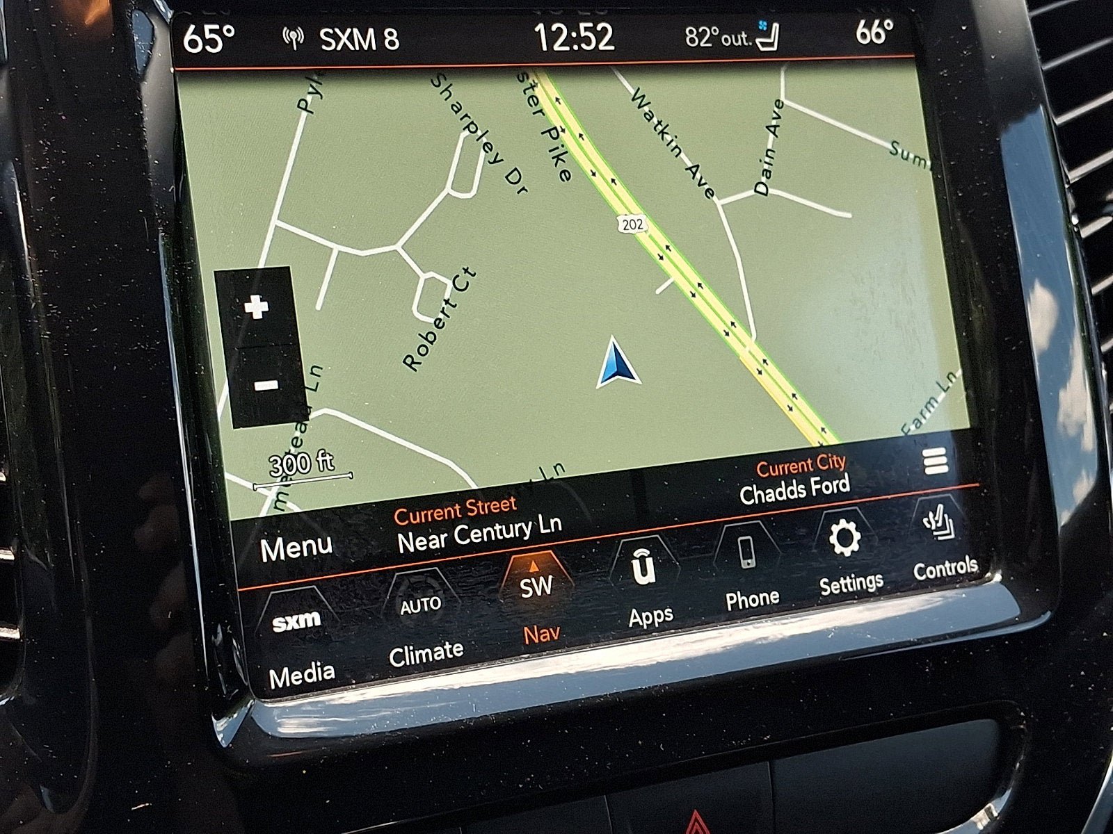 Used 2020 Jeep Cherokee Limited w/ Luxury Group AWD/4WD image 16