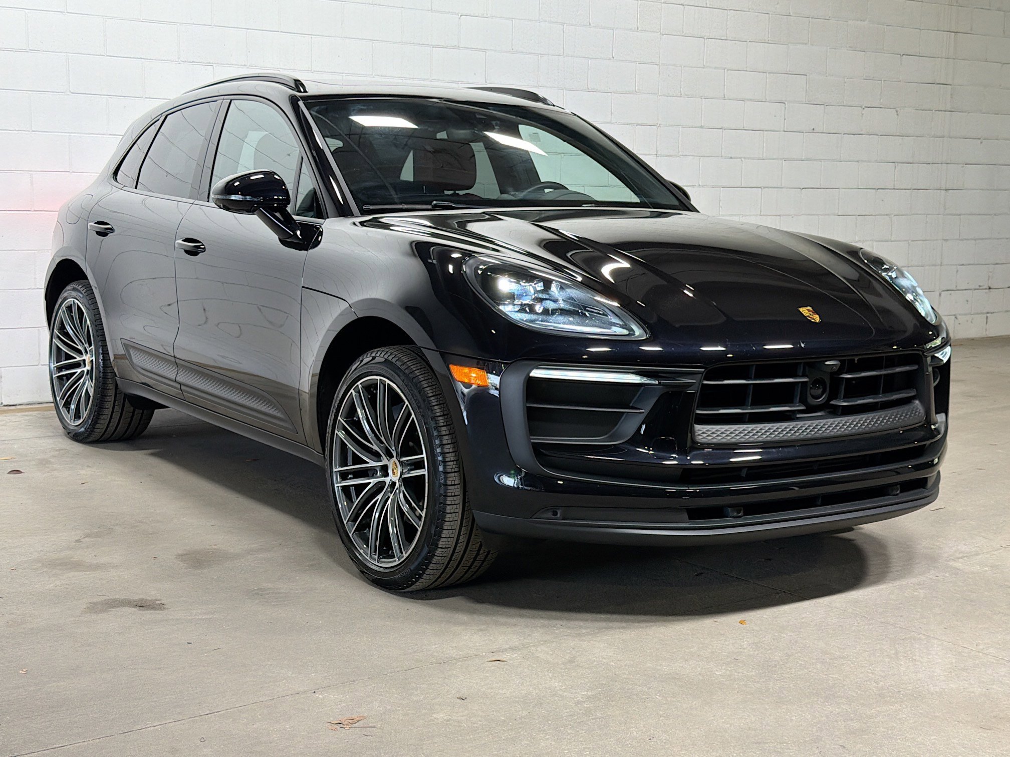 Certified 2026 Porsche Macan AWD/4WD image 2