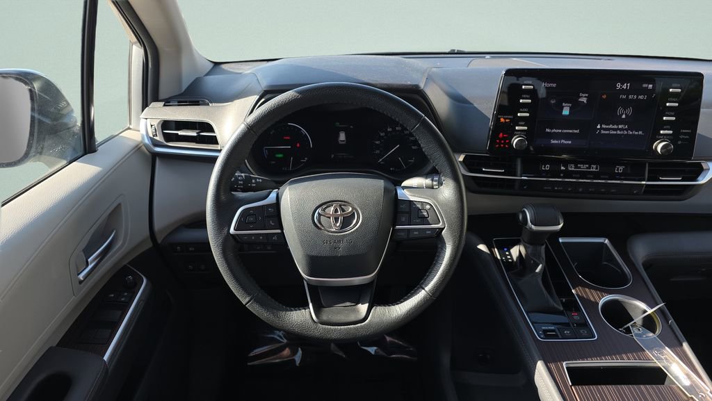 Used 2023 Toyota Sienna XLE image 15