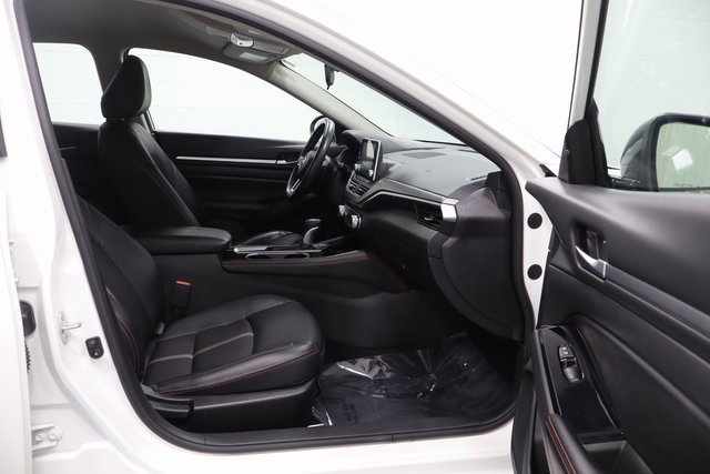 Used 2024 Nissan Altima 2.5 SR image 14