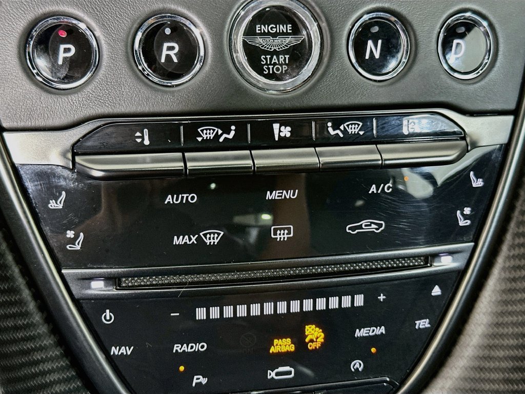 Used 2018 Aston Martin DB11 V12 RWD image 17