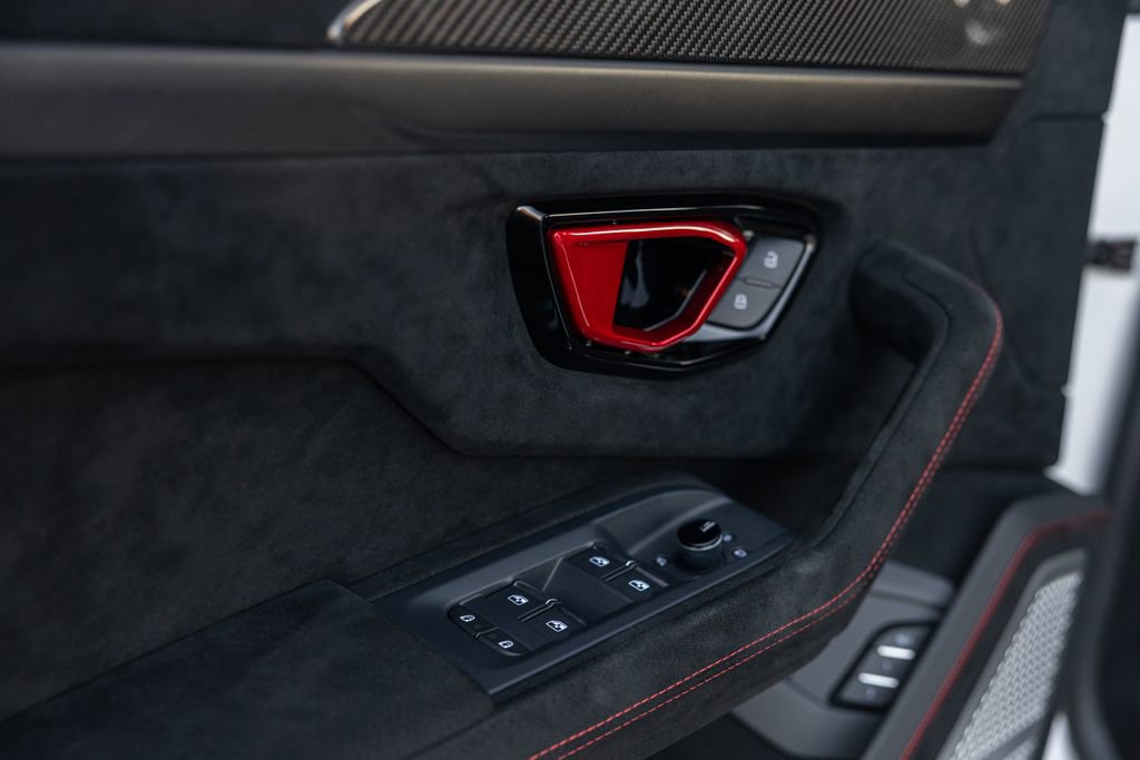 Used 2023 Lamborghini Urus Performante image 32