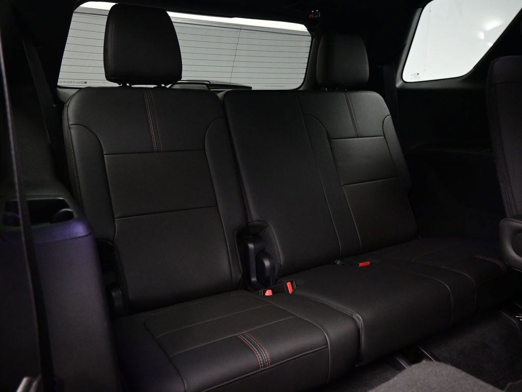 Used 2023 Chevrolet Traverse RS image 35
