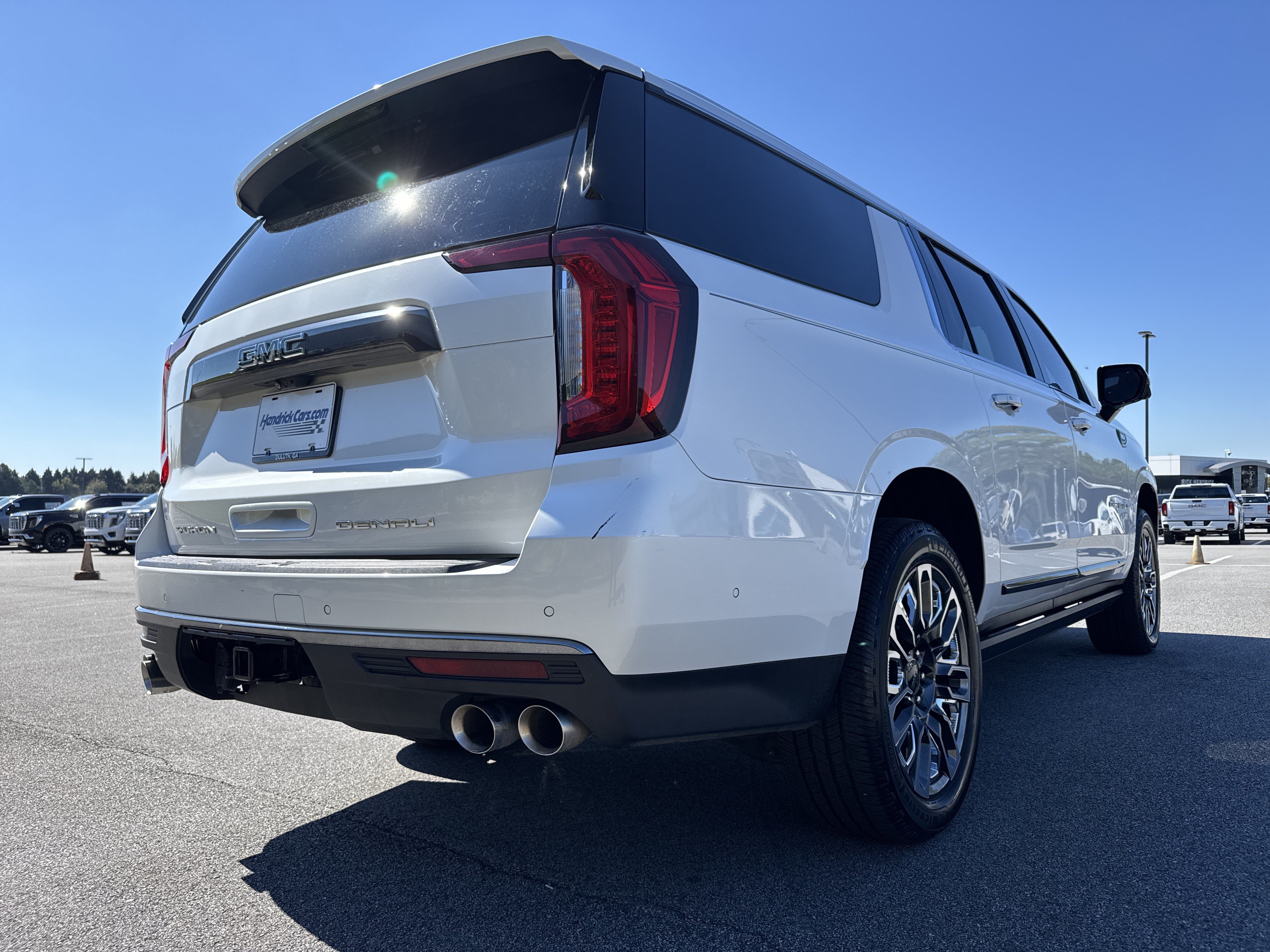 Used 2023 GMC Yukon XL Denali Ultimate w/ LPO, Floor Liner Package AWD/4WD image 10