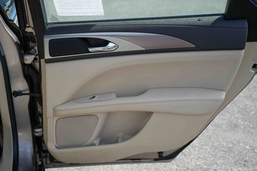 Used 2020 Lincoln MKZ FWD image 18