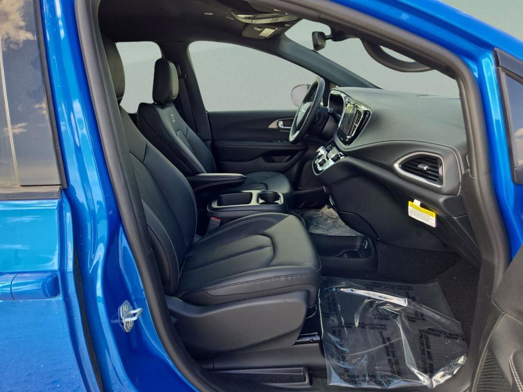 New 2026 Chrysler Pacifica Select FWD image 28
