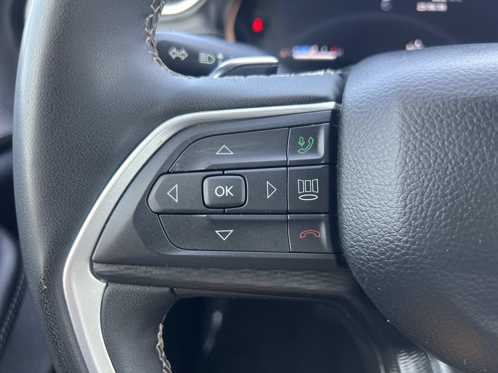 Used 2024 Jeep Grand Cherokee Altitude RWD image 51