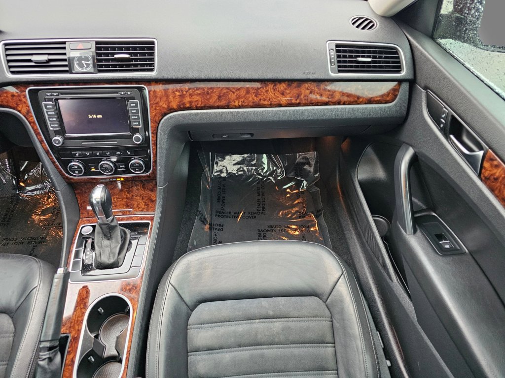 Used 2013 Volkswagen Passat TDI SEL Premium image 4