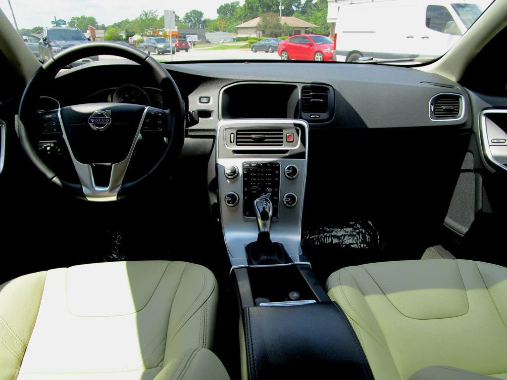 Used 2017 Volvo S60 T5 Dynamic AWD/4WD image 2
