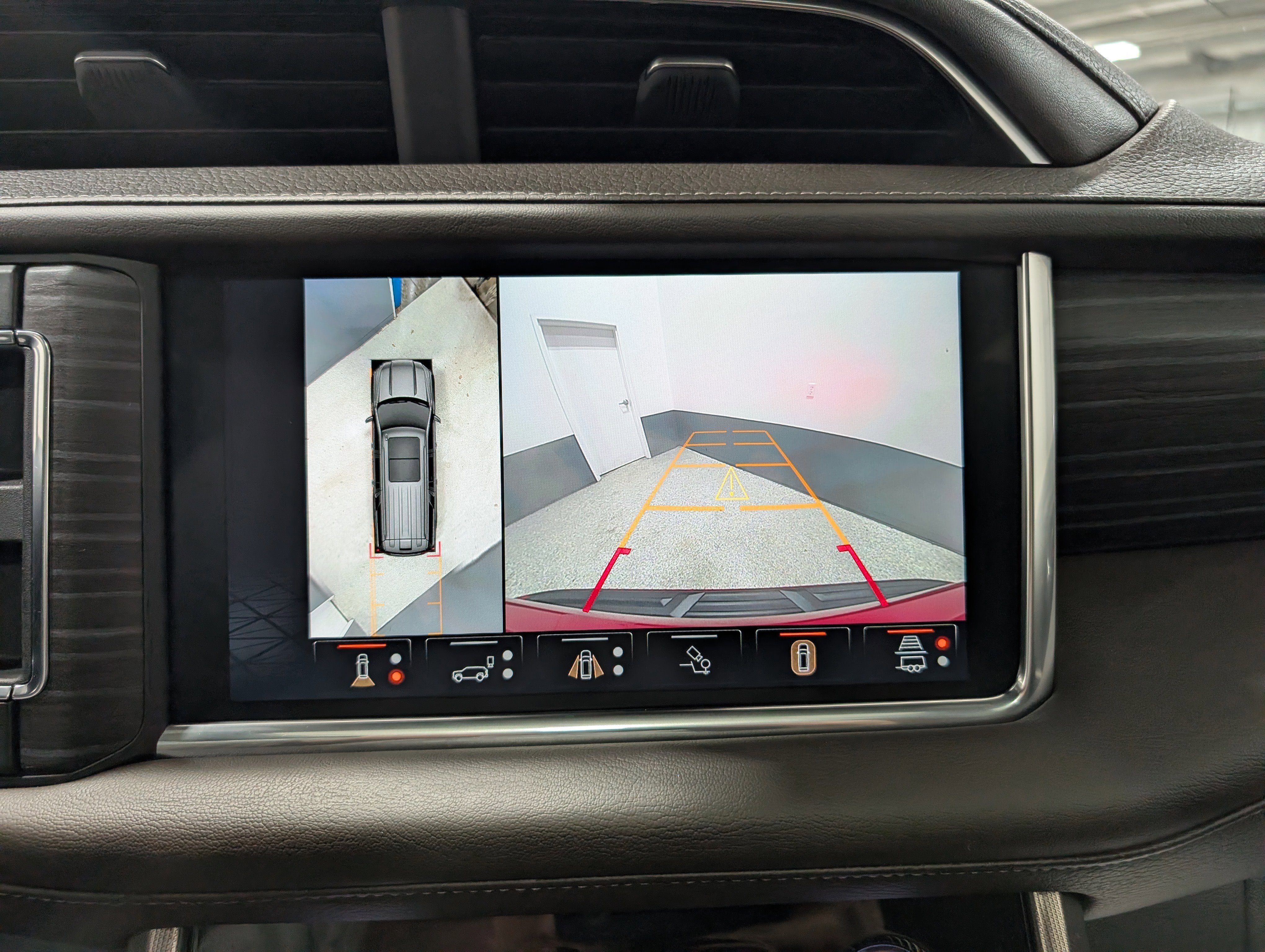 Used 2023 GMC Yukon XL Denali w/ Denali Reserve Package image 32