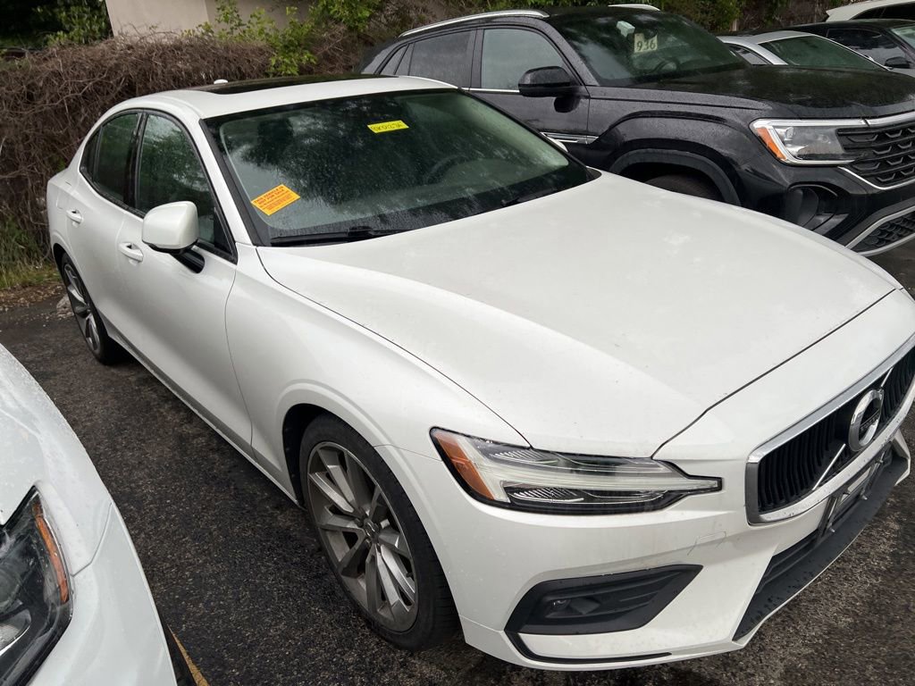 Used 2021 Volvo S60 T6 Momentum AWD/4WD image 3