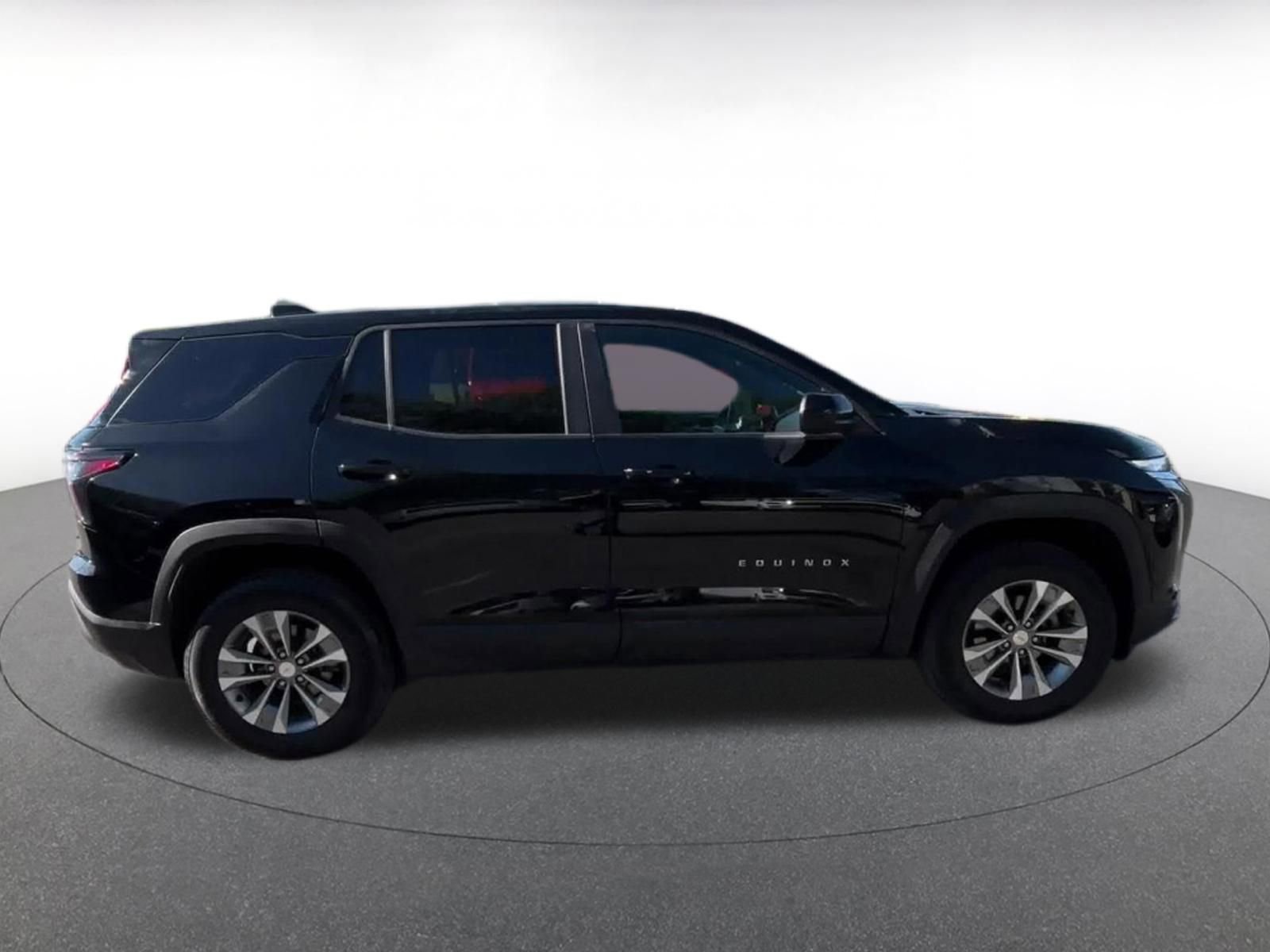 Used 2025 Chevrolet Equinox LT AWD/4WD image 16
