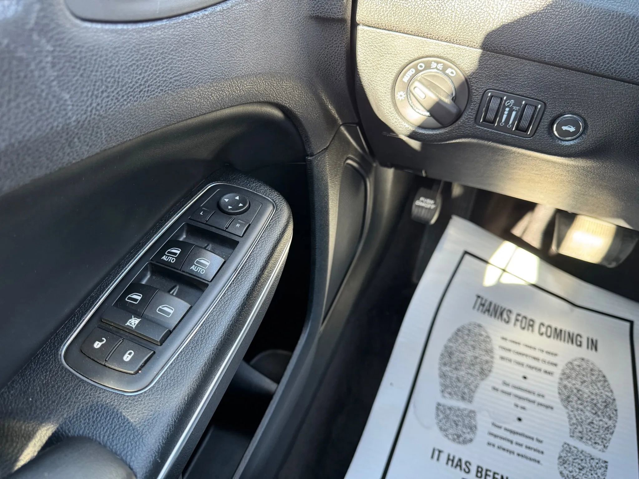 Used 2017 Chrysler 300 Limited image 23